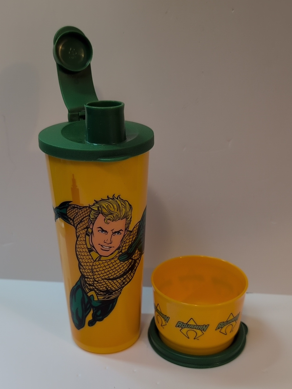 Tupperware®️ Aquaman Snack Set - Picture 2 of 2